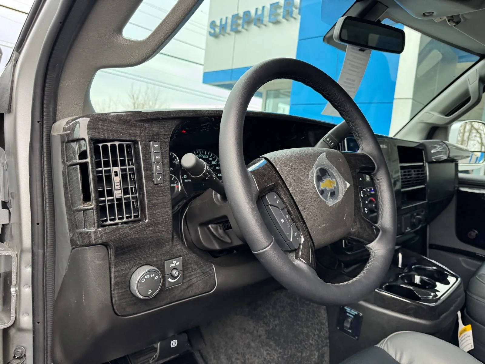 2026 Chevrolet Express Cargo Work Van - Photo 10