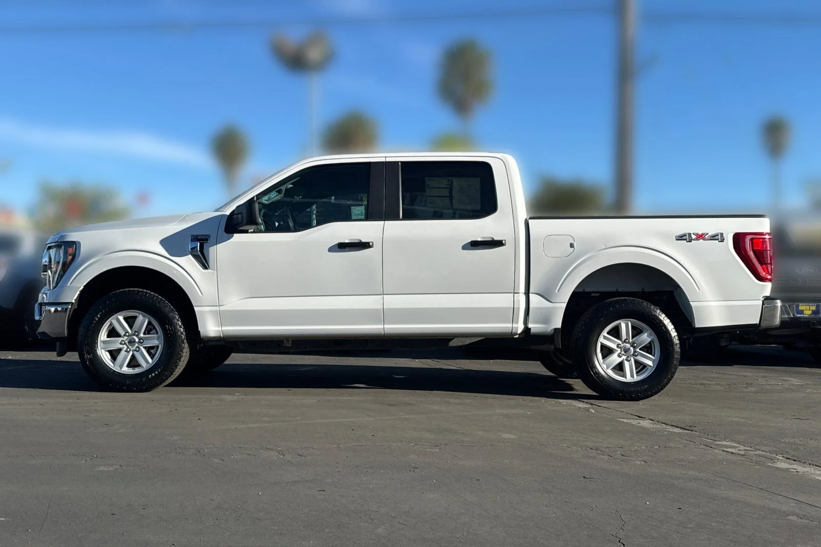 Used 2023 Oxford White Ford XLT image 30