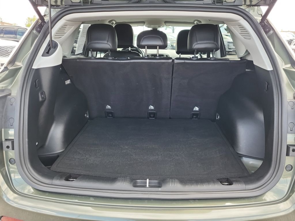 Used 2018 Green Jeep Latitude image 13