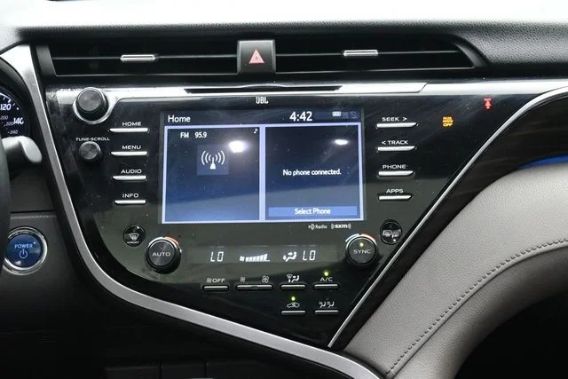 Used 2018 Brown Toyota XLE image 21