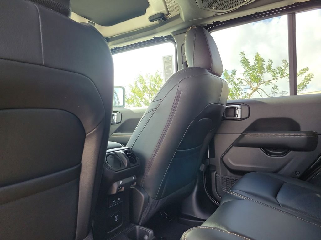 2025 Jeep Wrangler 4-Door Sahara - Photo 11