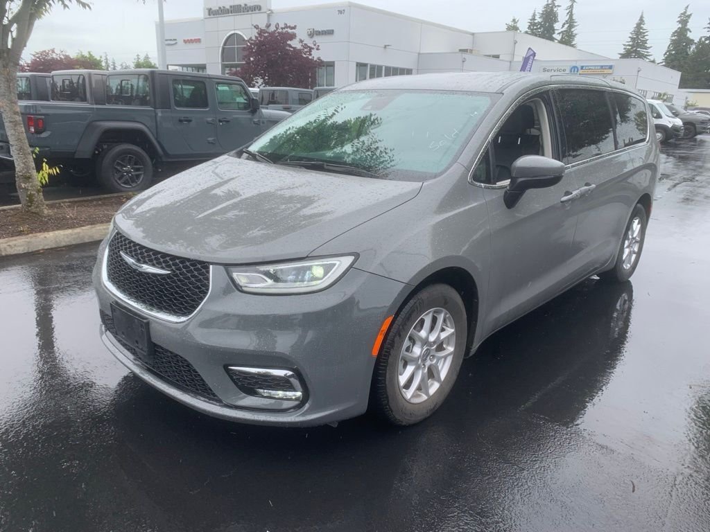 Used 2023 Ceramic Gray Clearcoat Chrysler Touring L image 1