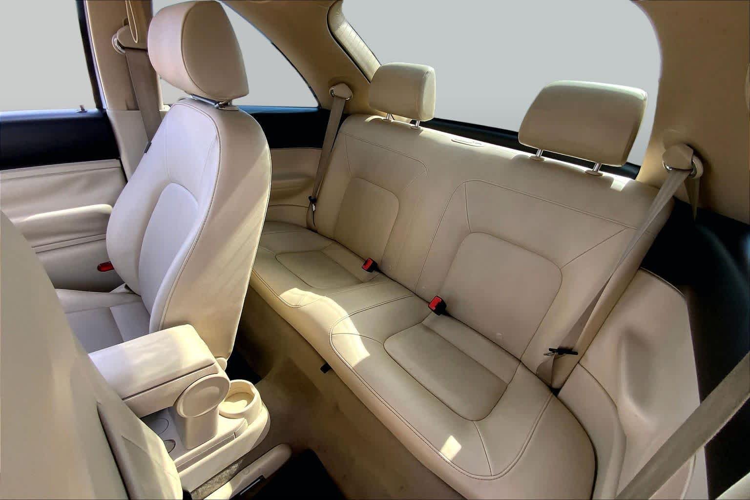Used 2010 Candy White Volkswagen  image 19