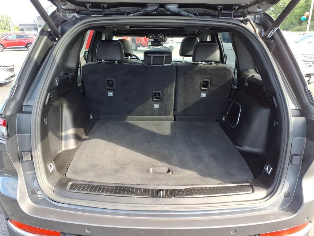 Used 2024 Gray Metallic Jeep 4xe W/PANORAMIC ROOF & HEATED LEATHER SEATS image 30