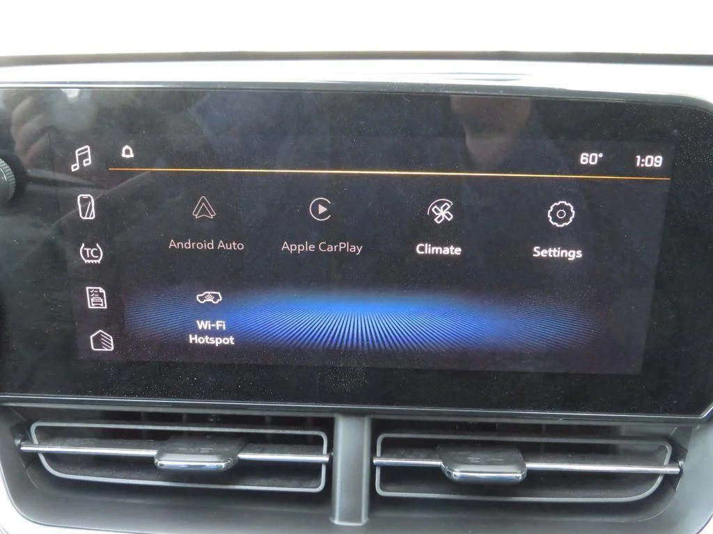 Used 2024 Summit White Chevrolet LT image 27