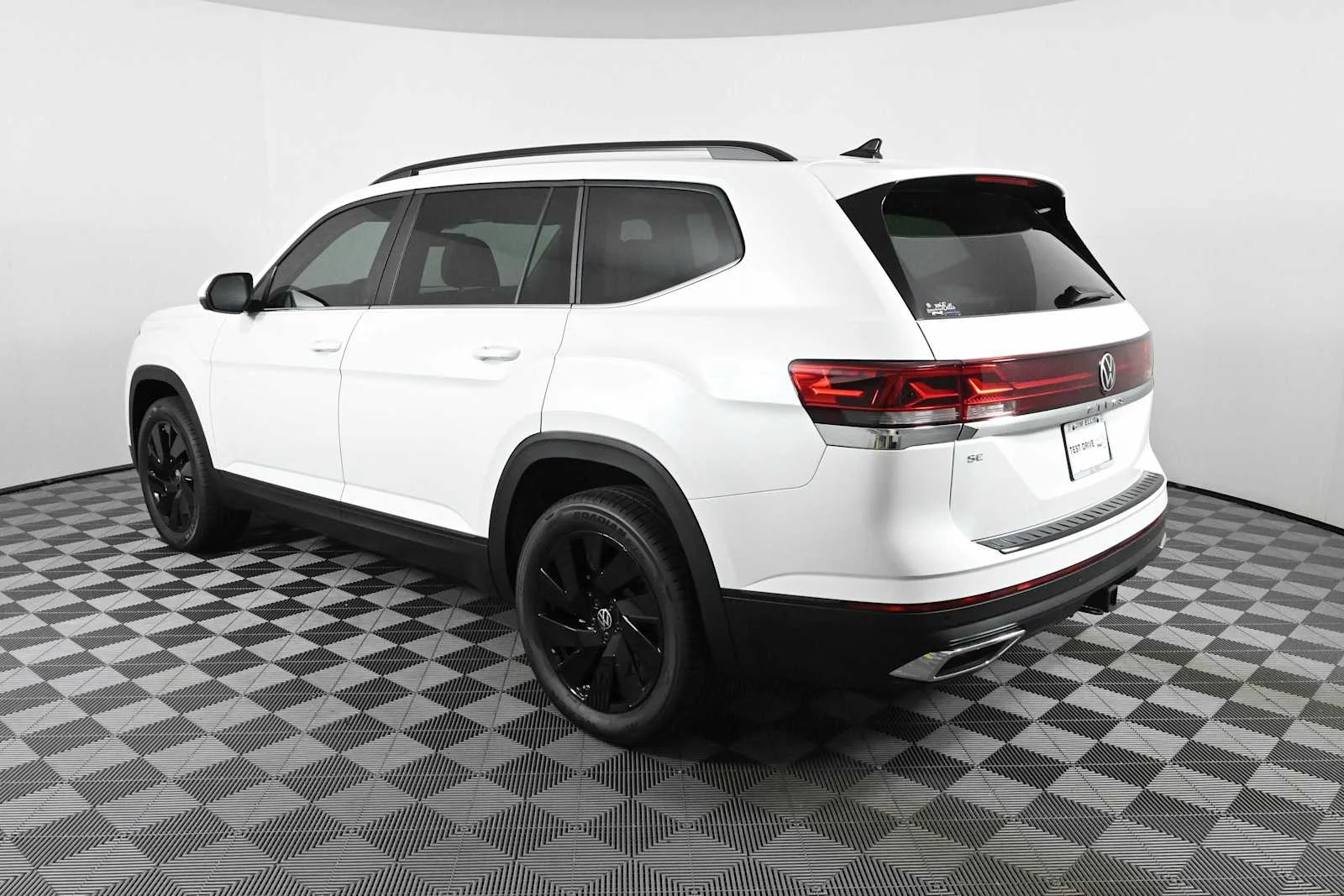 New 2026 Opal White Pearl Volkswagen 2.0T SE w/Technology image 7