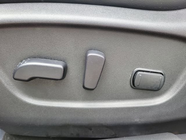 Used 2022 Red Nissan SV image 17