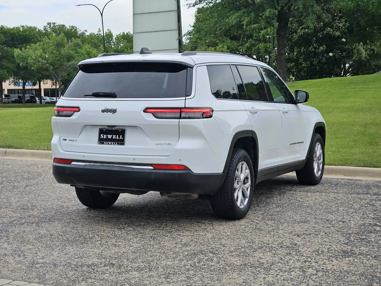 Used 2022 Bright White Clearcoat Jeep Limited image 3