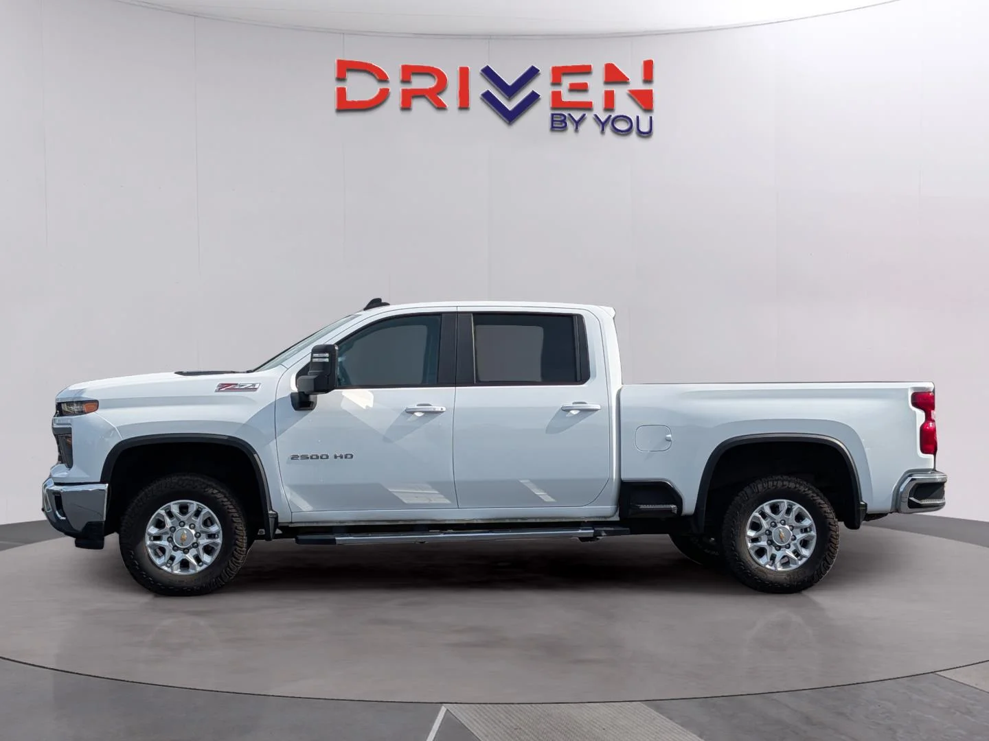 Used 2024 Summit White Chevrolet LT image 2
