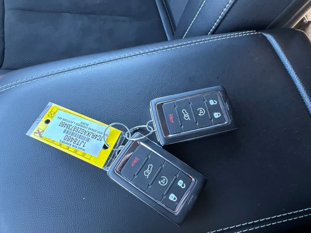 Used 2025 Silver Jeep Altitude image 30
