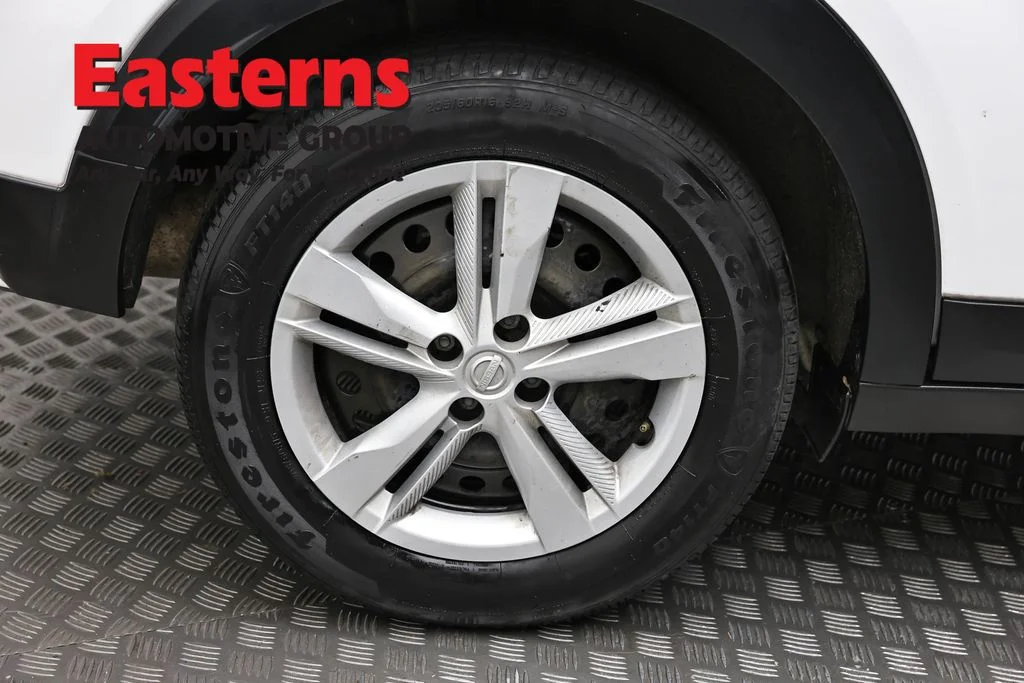 Used 2024 White Nissan S image 28