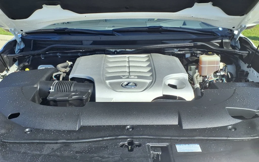 Used 2021 White Lexus 570 image 37