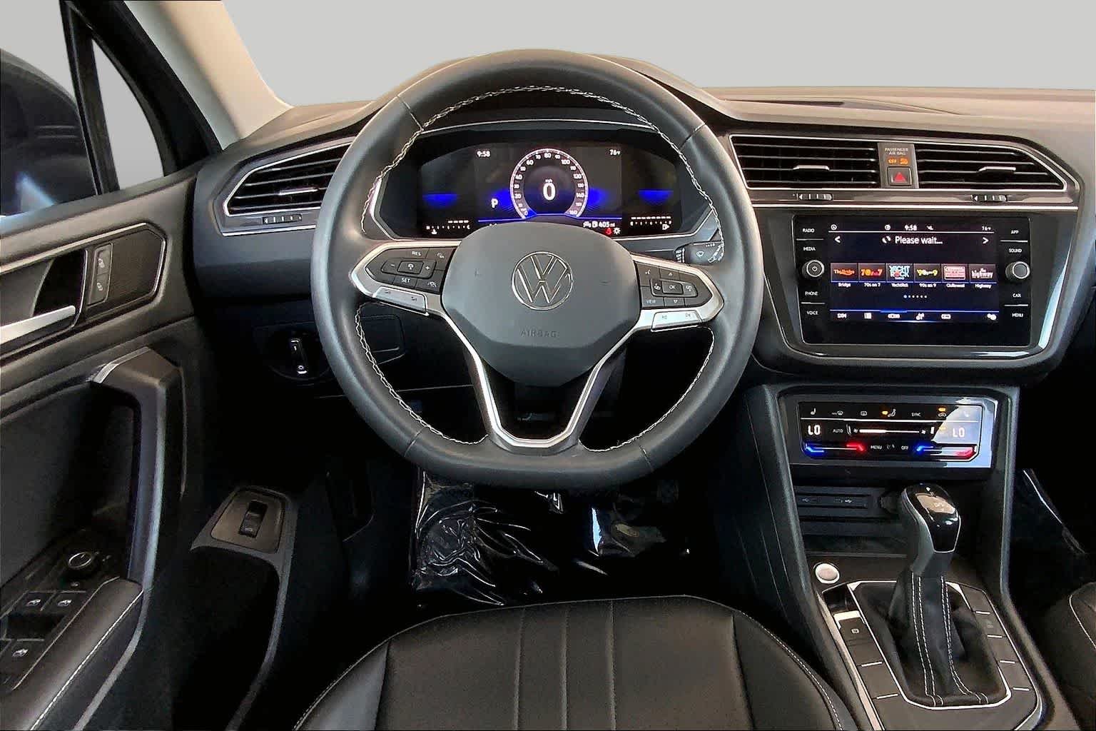 Used 2023 Platinum Gray Metallic Volkswagen SE image 6