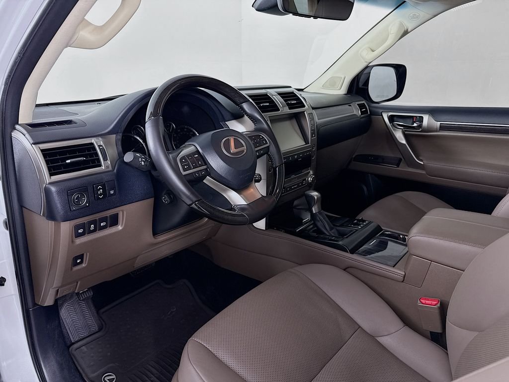 Used 2020 White Lexus 460 image 4