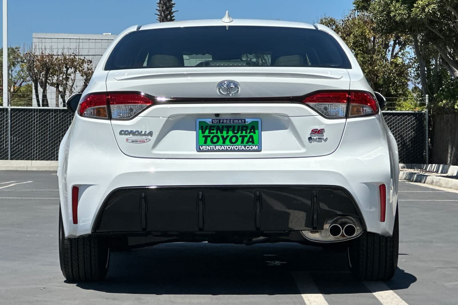 New 2026 Ice Cap Toyota  SE image 5