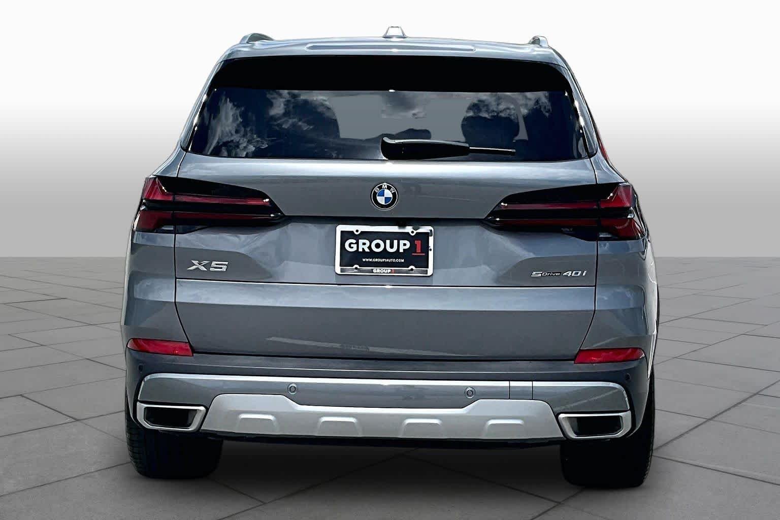 Used 2025 Skyscraper Grey Metallic BMW sDrive40i image 5