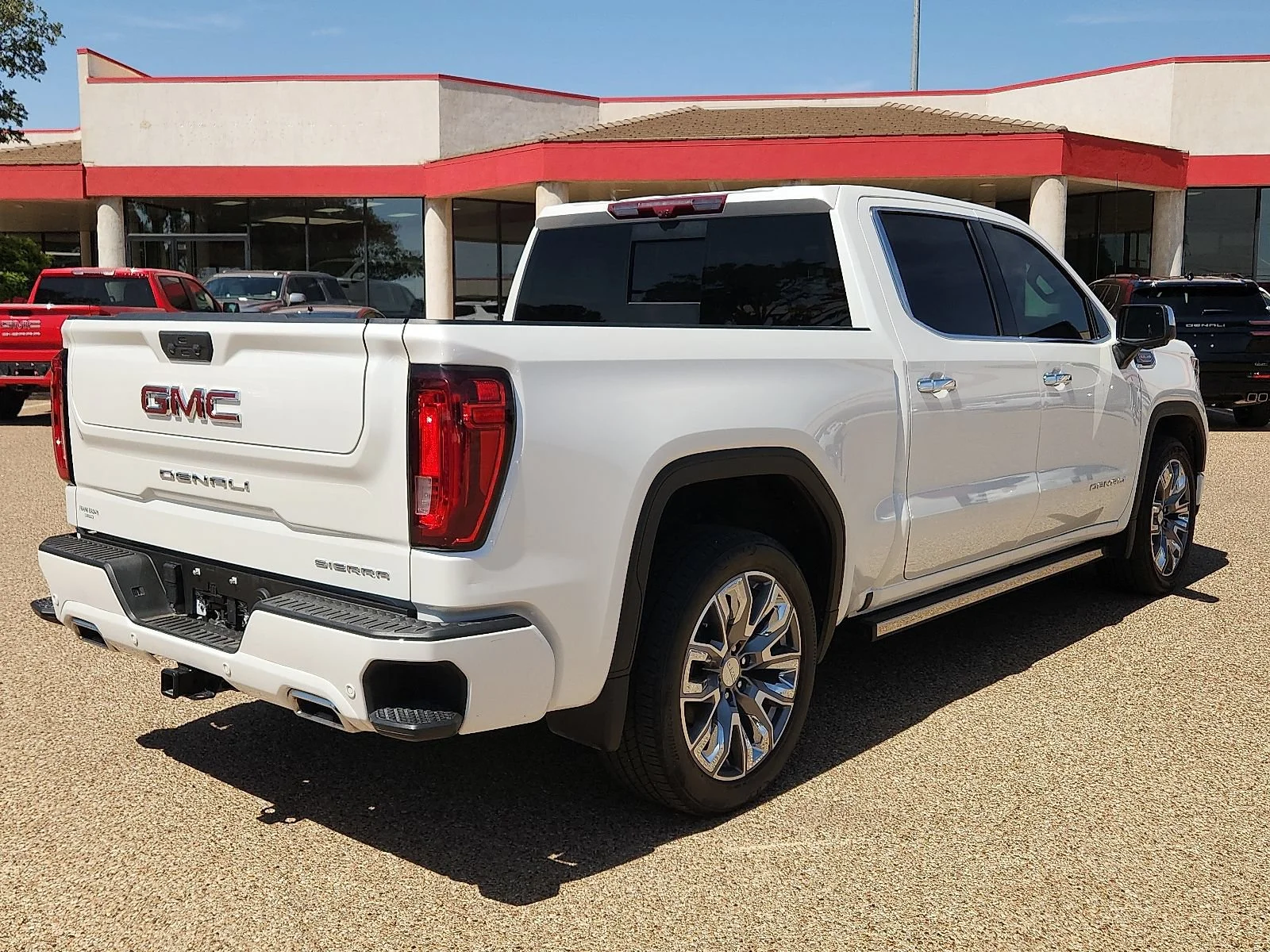 Used 2024 White Frost Tricoat GMC Denali image 4
