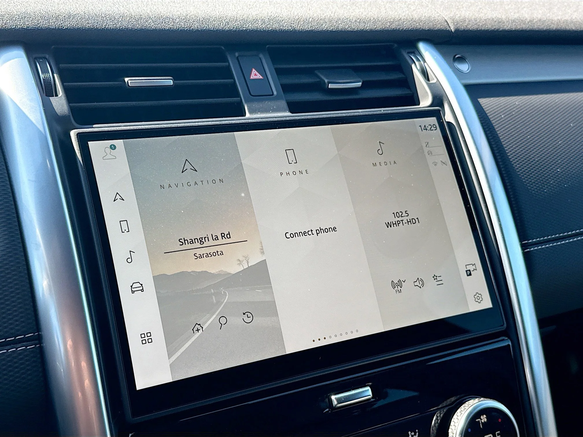 New 2026 Charente Grey Land Rover Dynamic SE image 33
