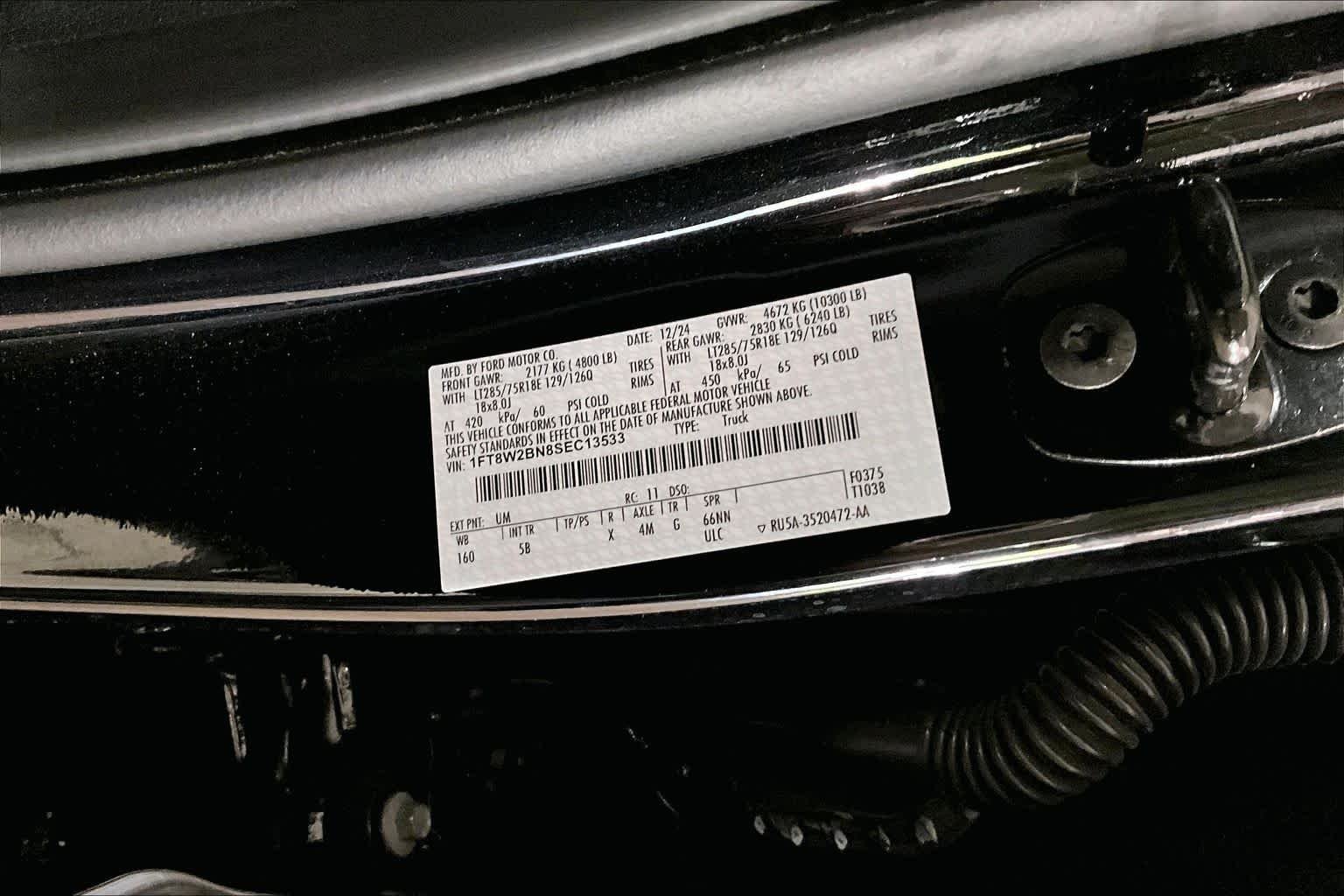 Used 2025 Agate Black Metallic Ford LARIAT image 32