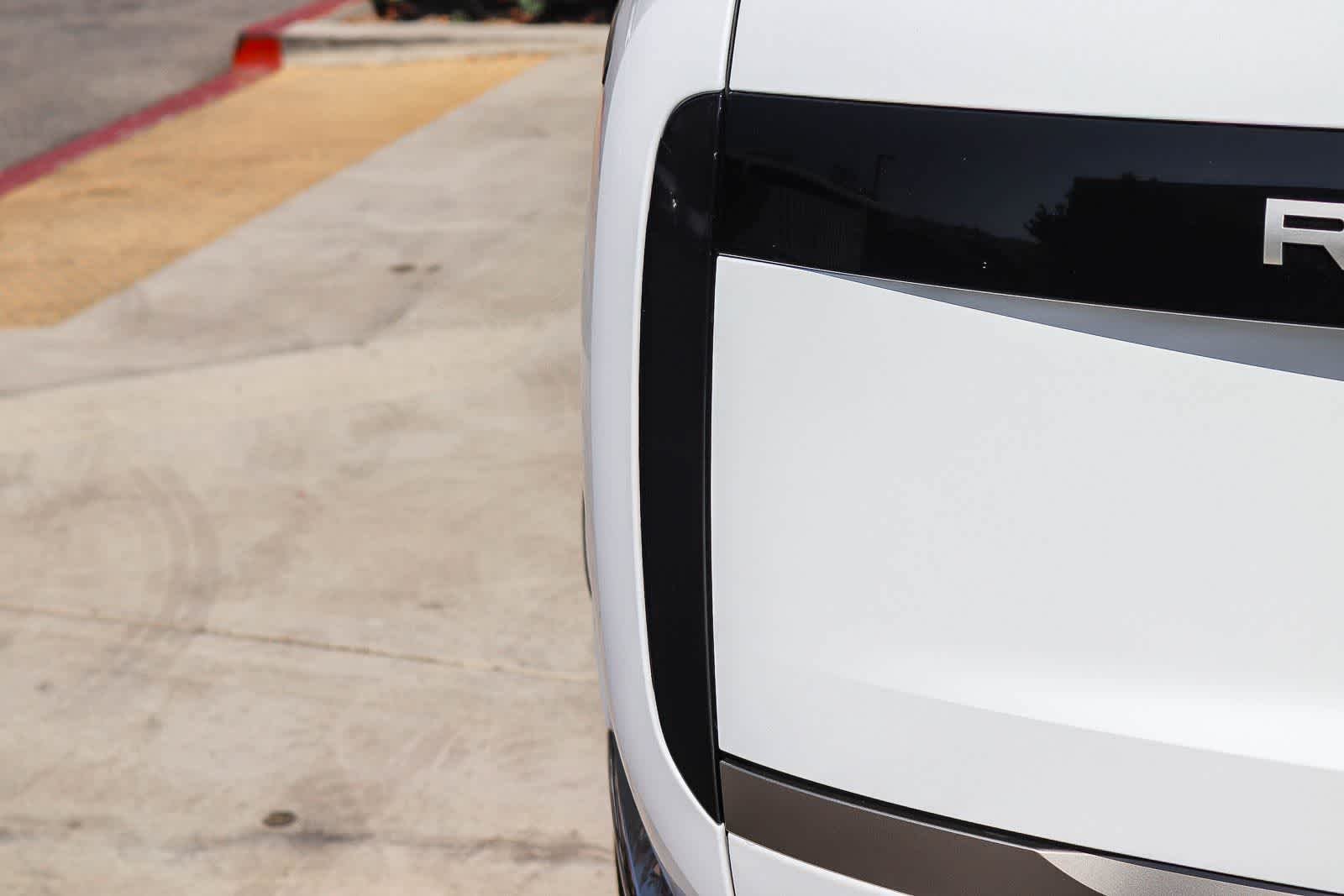 New 2026 Fuji White Land Rover SE image 7
