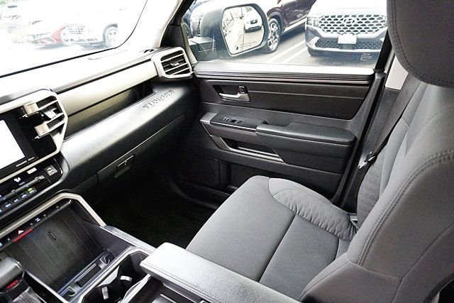 Used 2023  Toyota SR5 image 21