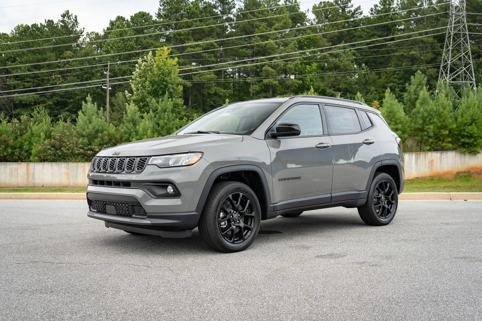 New 2026 Sting-Gray Clear-Coat Exterior Paint Jeep Latitude image 3