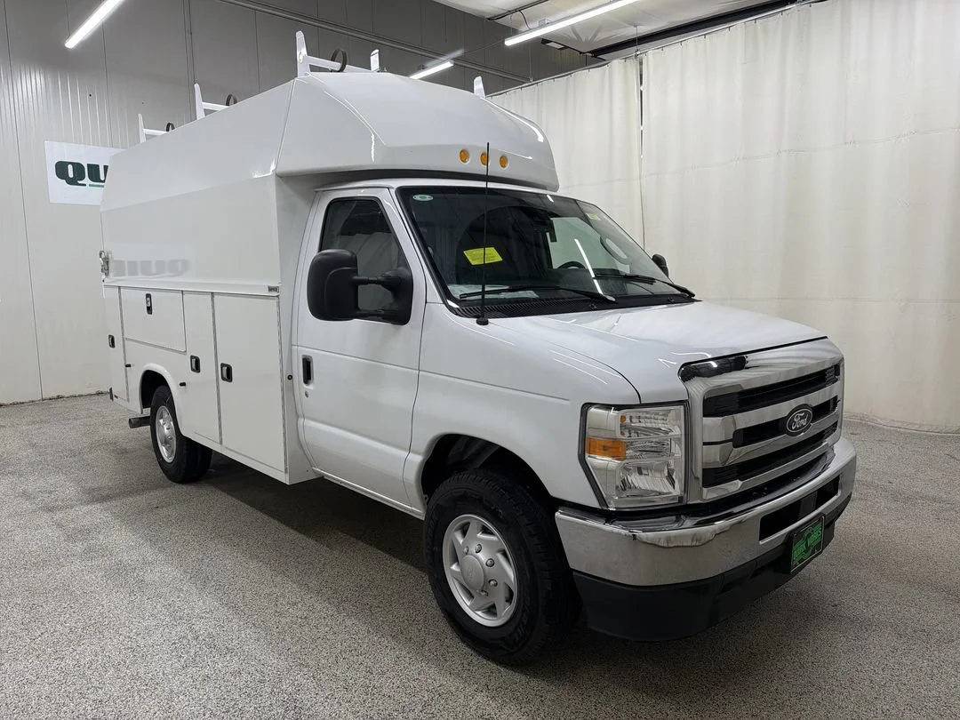 New 2027 Oxford White Ford E-350 SRW image 1