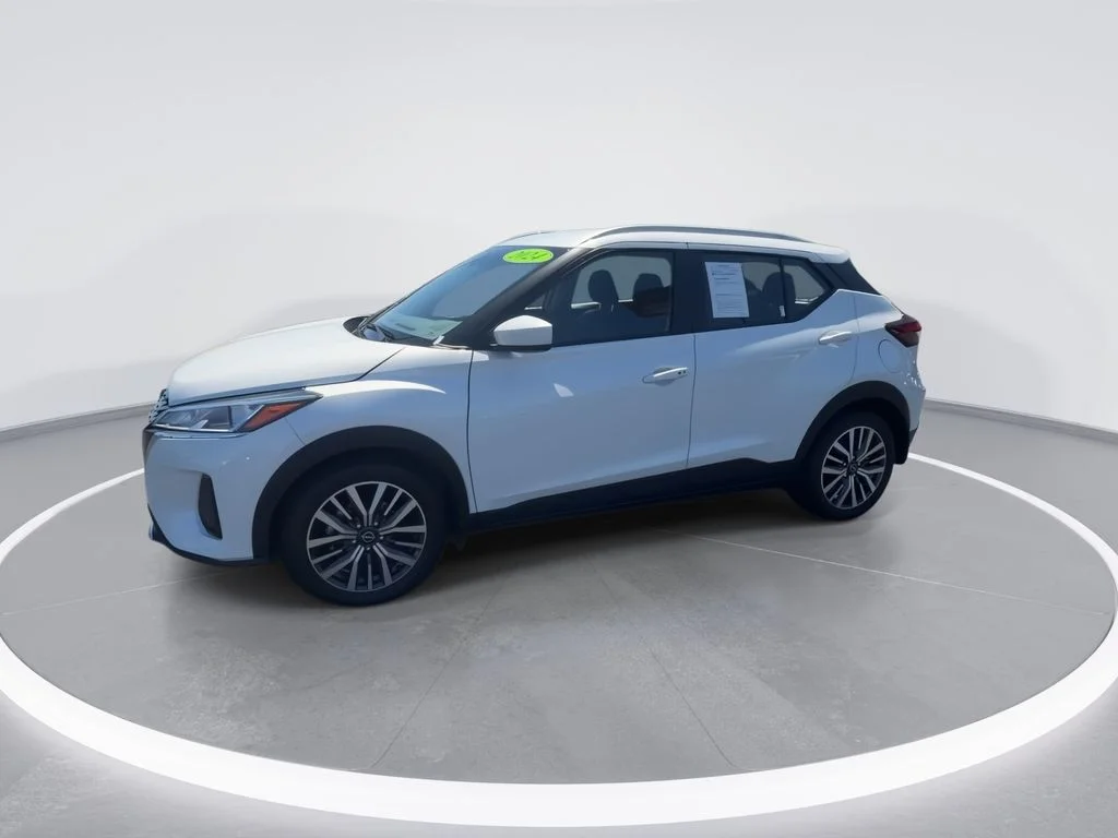 Used 2024 White Nissan SV image 4