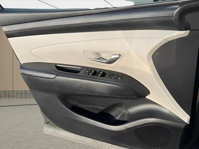 Used 2025 Green Hyundai SEL image 21
