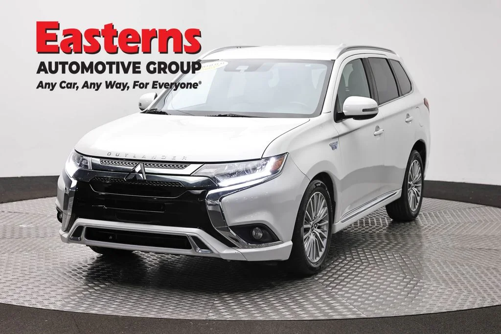 Used 2020 White Mitsubishi SEL image 1