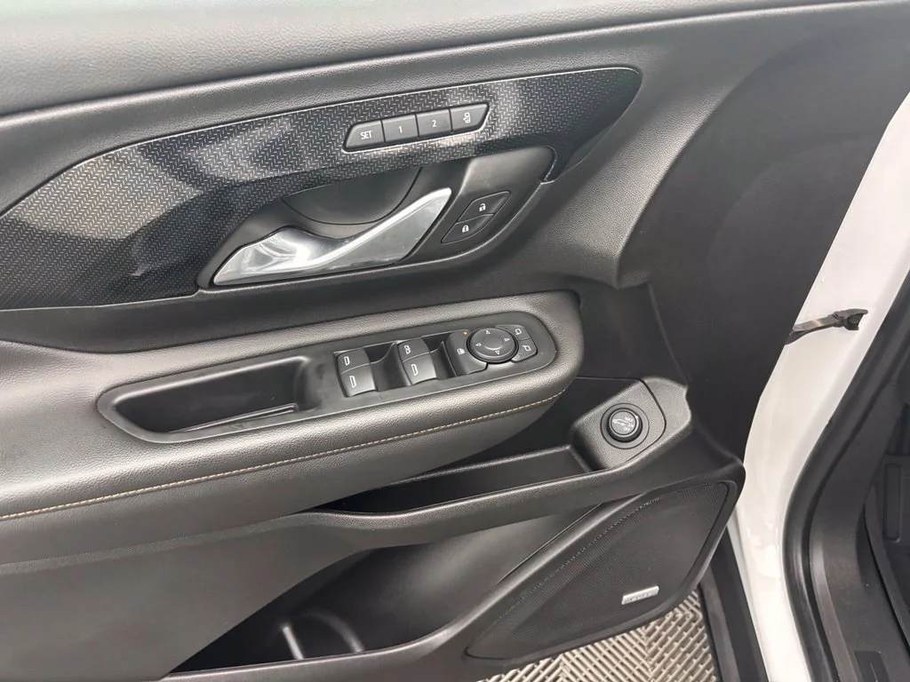Used 2022 White GMC AT4 image 18