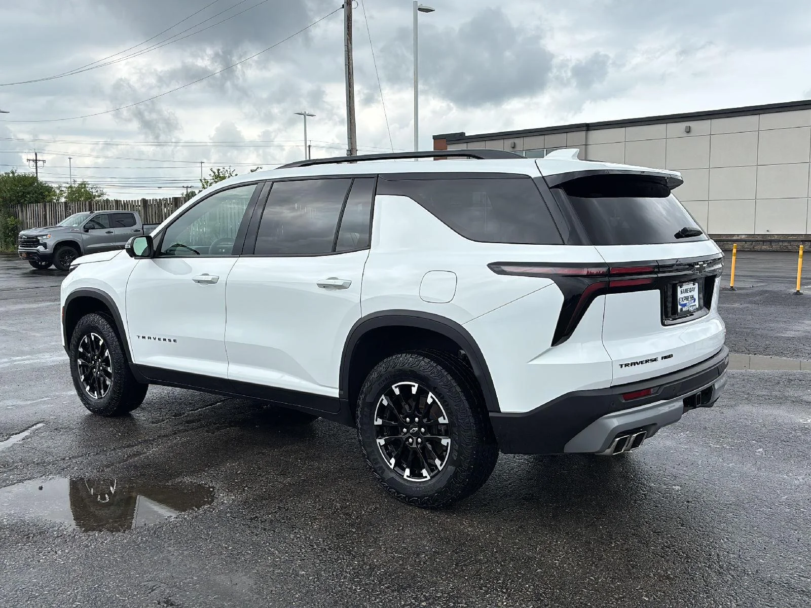 Used 2024 Summit White Chevrolet Z71 image 5