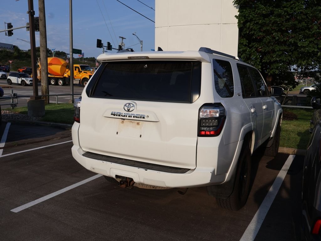 Used 2018 White Toyota SR5 Premium image 7