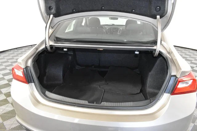Used 2022 Gray Chevrolet LS image 37