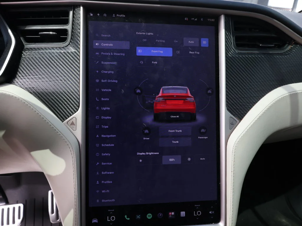 Used 2019 Red Tesla  image 30