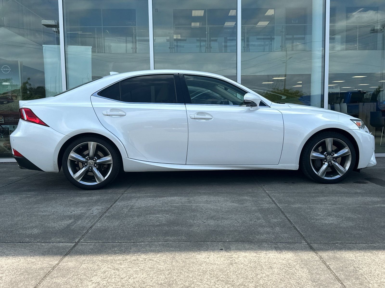 Used 2015 Ultra White Lexus 350 image 2