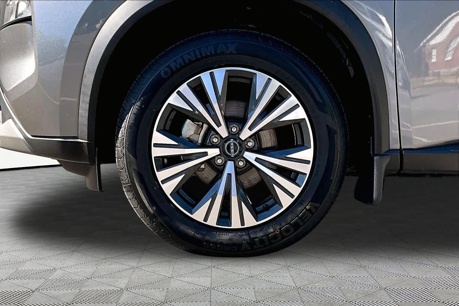 Used 2023 Gun Metallic Nissan SV image 11