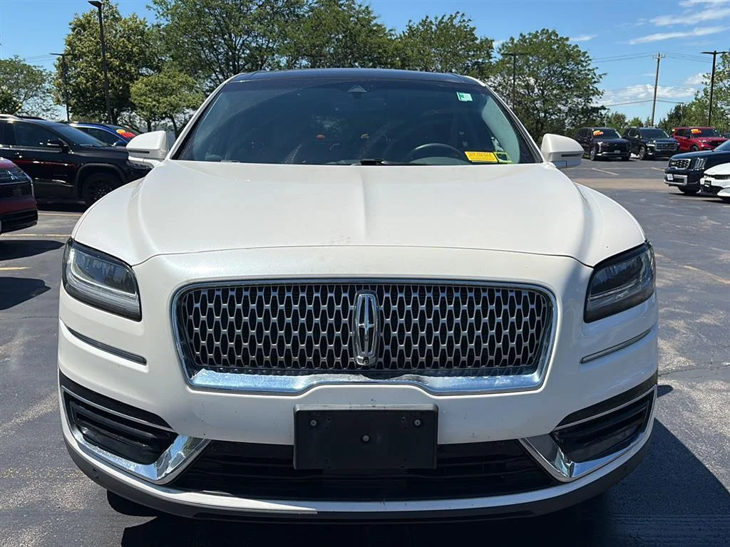 Used 2019 White Platinum Tri-Coat Lincoln Reserve image 14