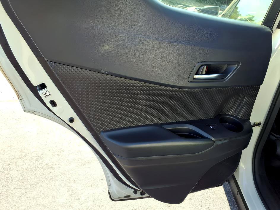 Used 2018 Blizzard Pearl Toyota XLE image 13