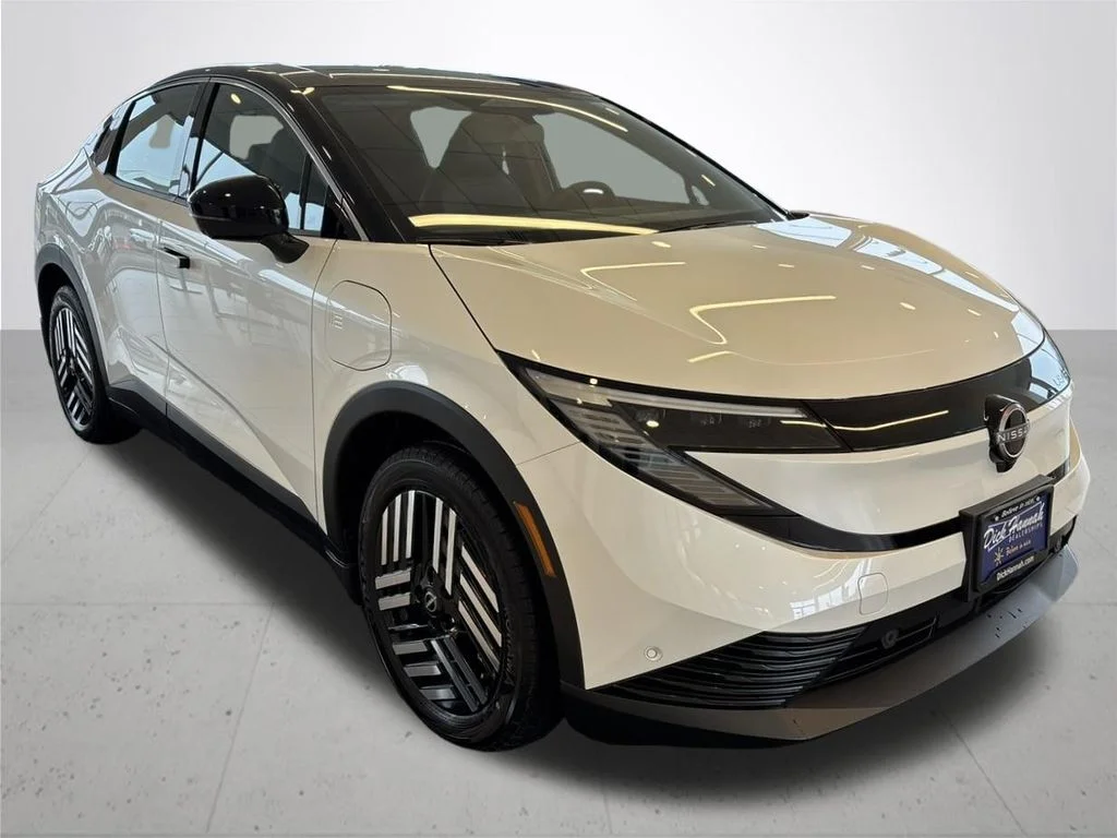 New 2026 Everest White Pearl TriCoat / Super Black Two-tone Nissan SV+ image 5