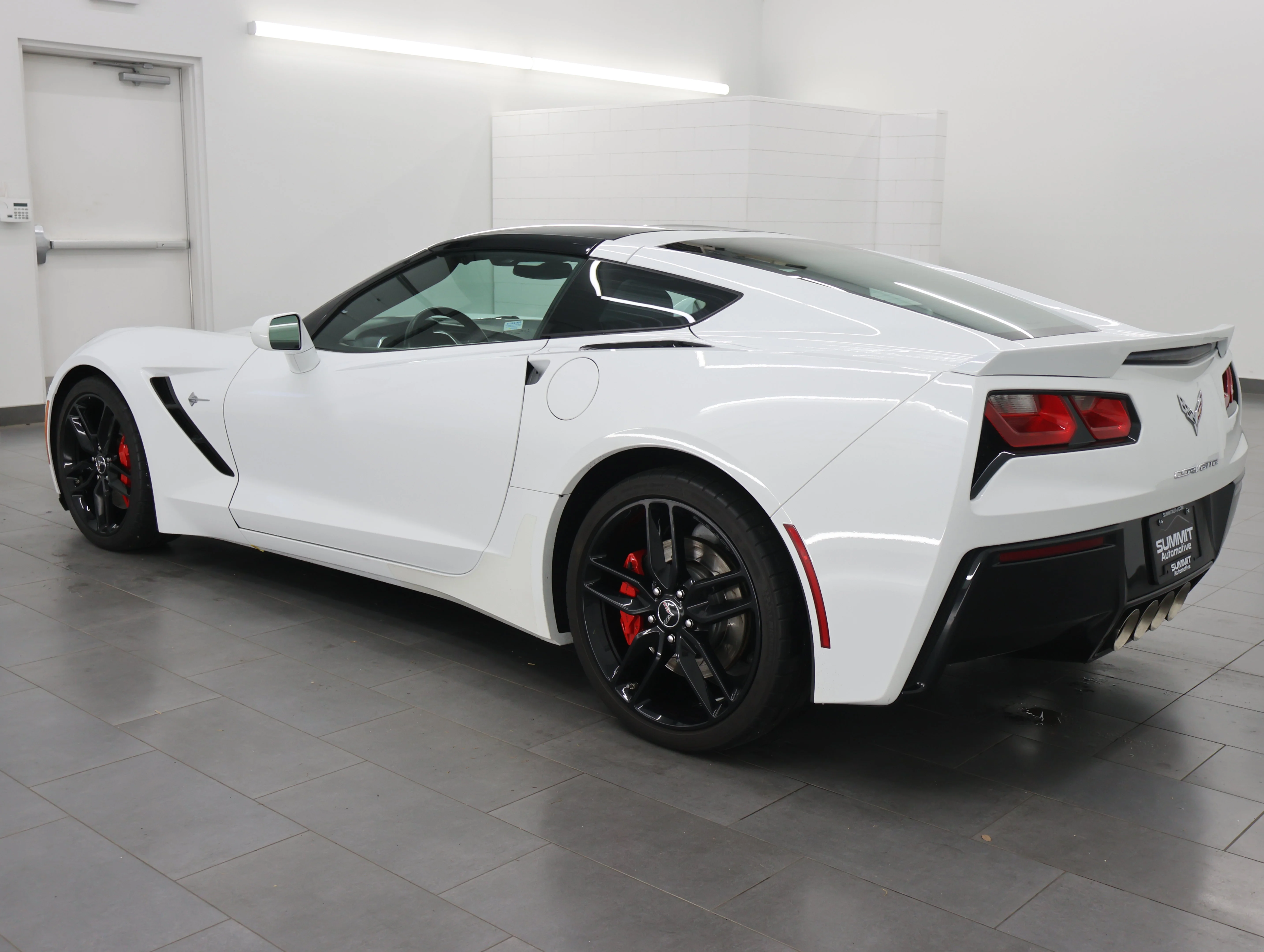 Used 2015 Arctic White Chevrolet Stingray Z51 image 6