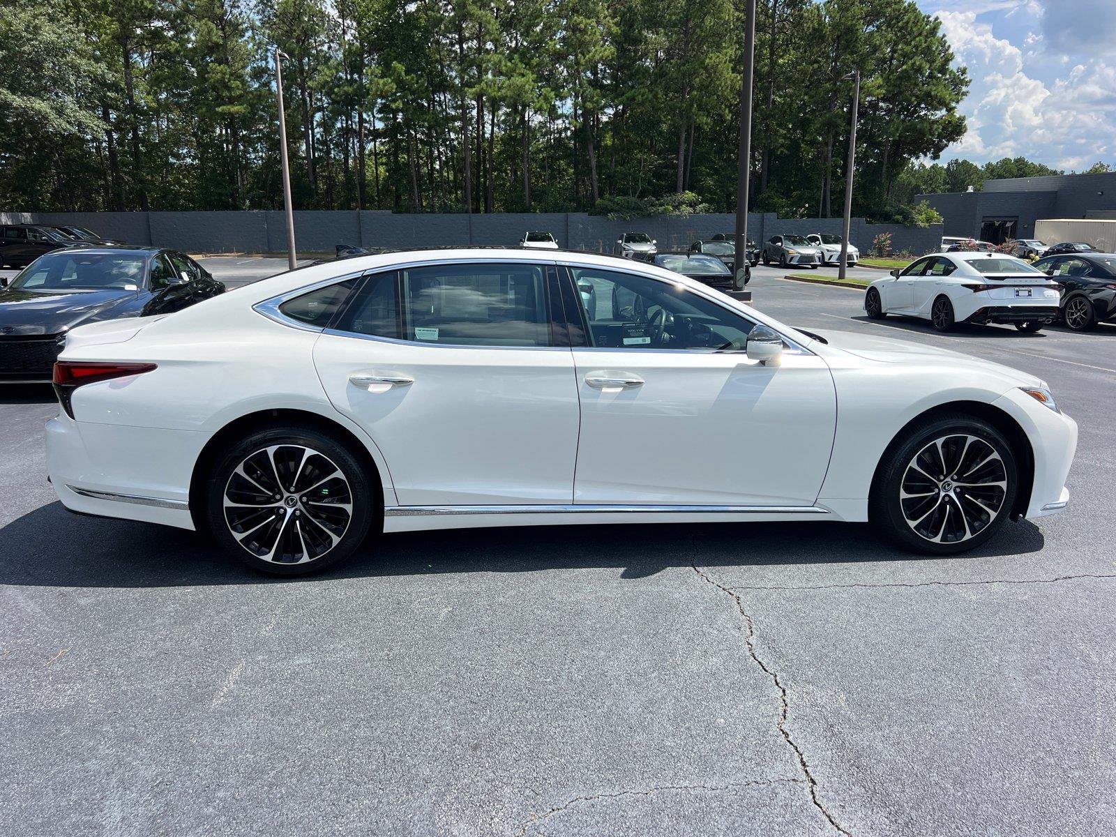 Used 2023 Eminent White Pearl Lexus 500 Luxury image 4