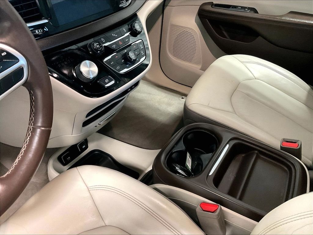 Used 2017 Black Chrysler Touring L image 21