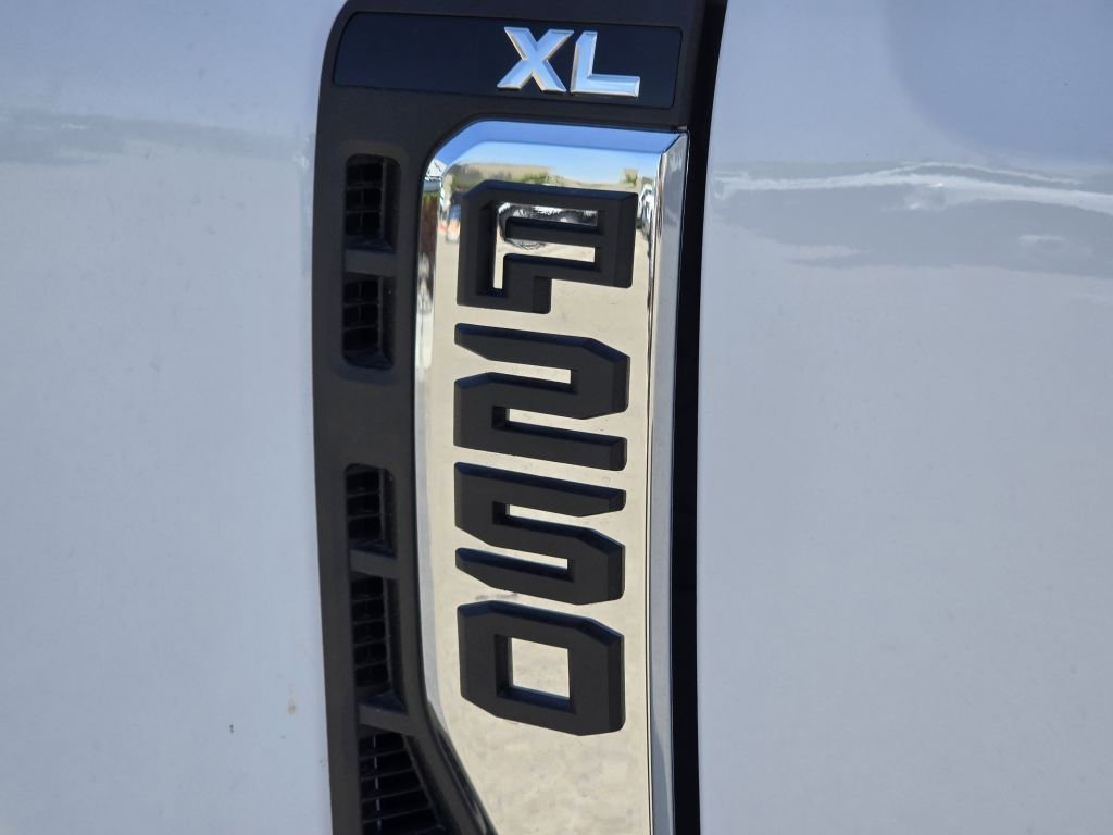 New 2026 Oxford White Ford XL image 23