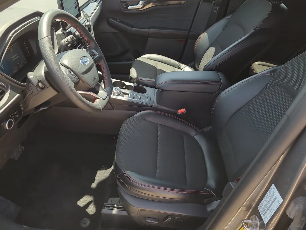 Used 2025 Gray Ford ST-Line image 21