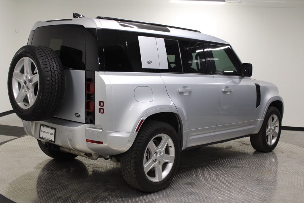 Used 2022  Land Rover XS Edition image 7