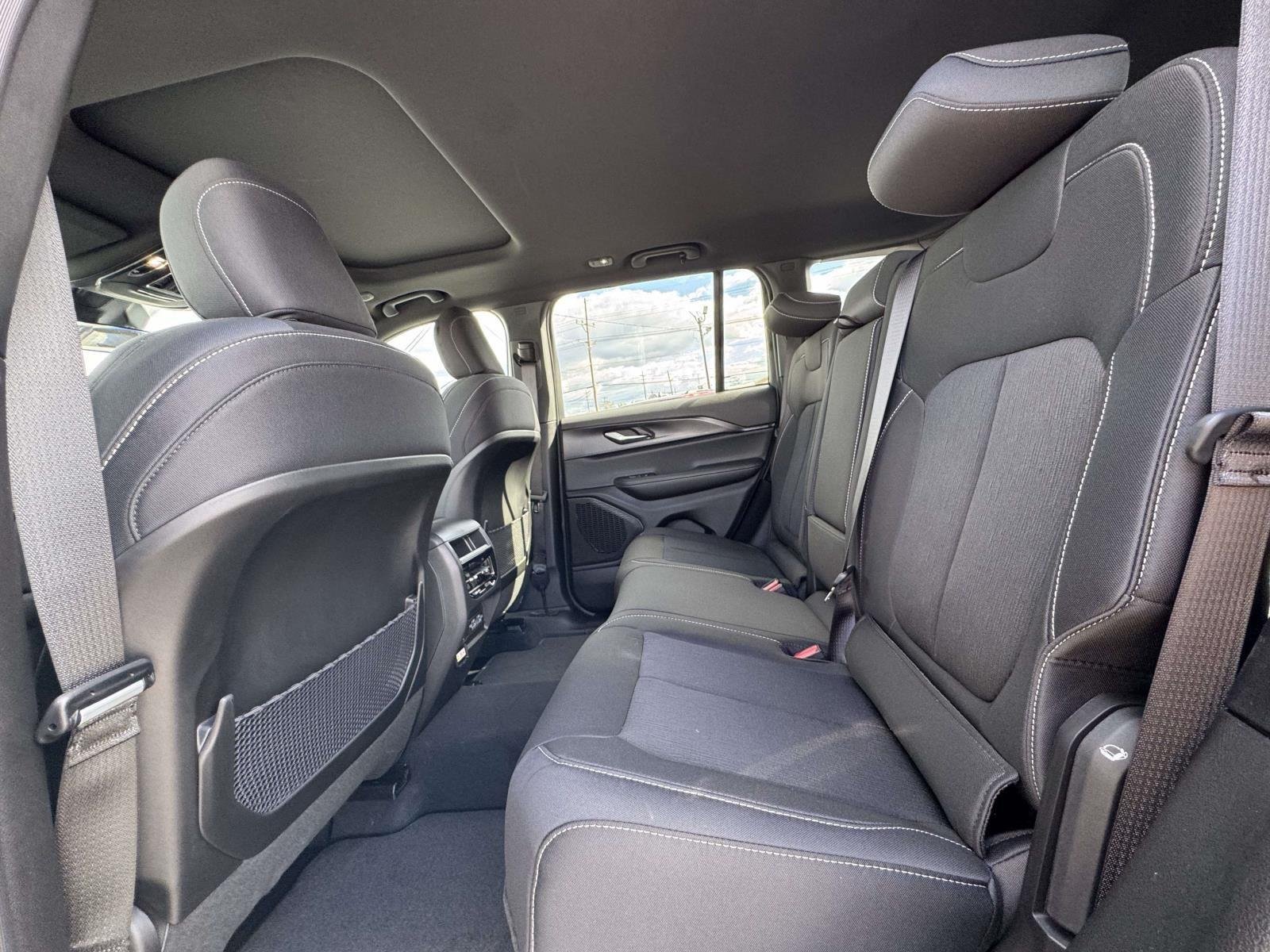 New 2025 Velvet Red Pearl-Coat Exterior Paint Jeep Laredo X image 17