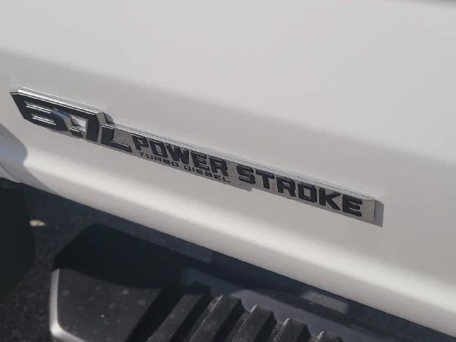 New 2027 Oxford White Ford XL 4WD CREW CAB image 10