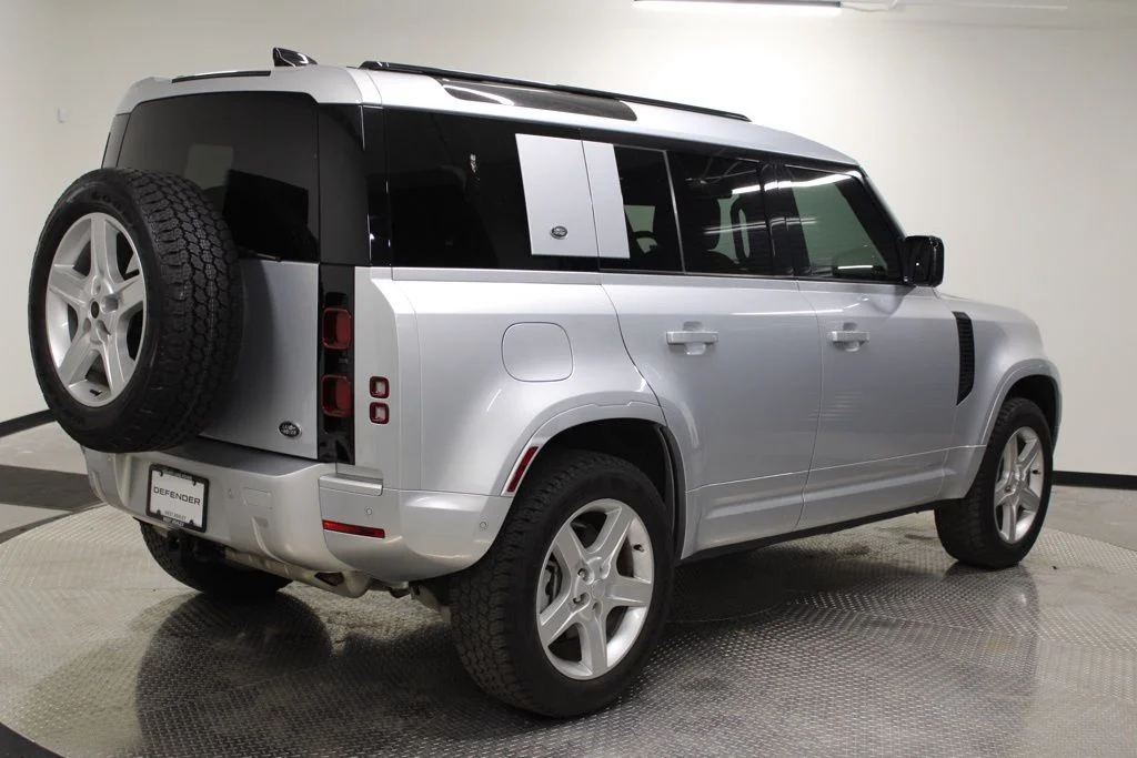 Used 2022 Silver Land Rover XS Edition image 7