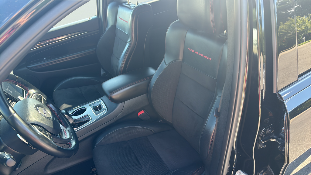 Used 2020 Black Jeep Trailhawk image 19